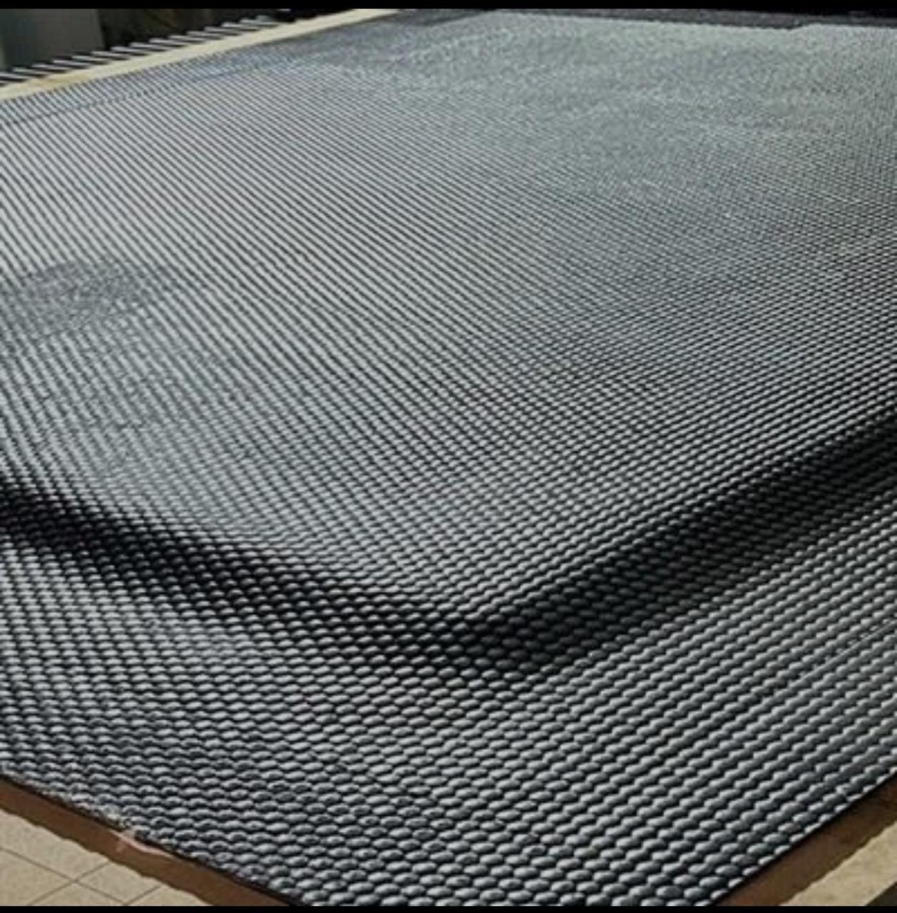 Hammered non-slip surface texture of the Stall Mattress
