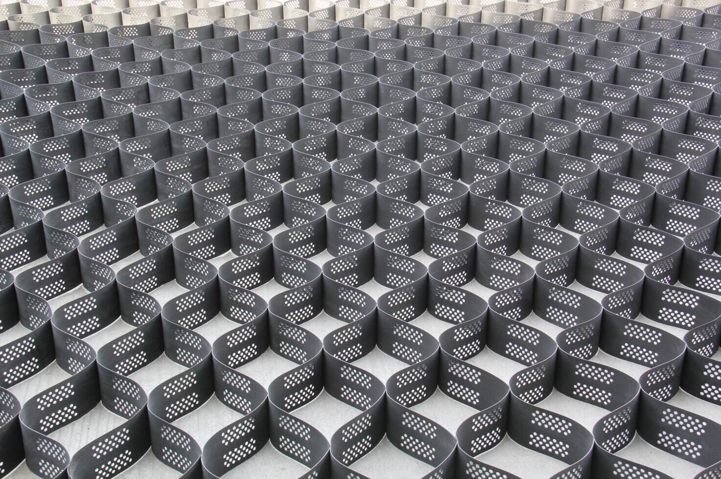 Geocell vs Geogrid: Ultimate Comparison in Stabilization