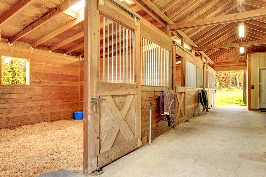 Horse Stall Mattresses vs Traditional Bedding | Performance Footing