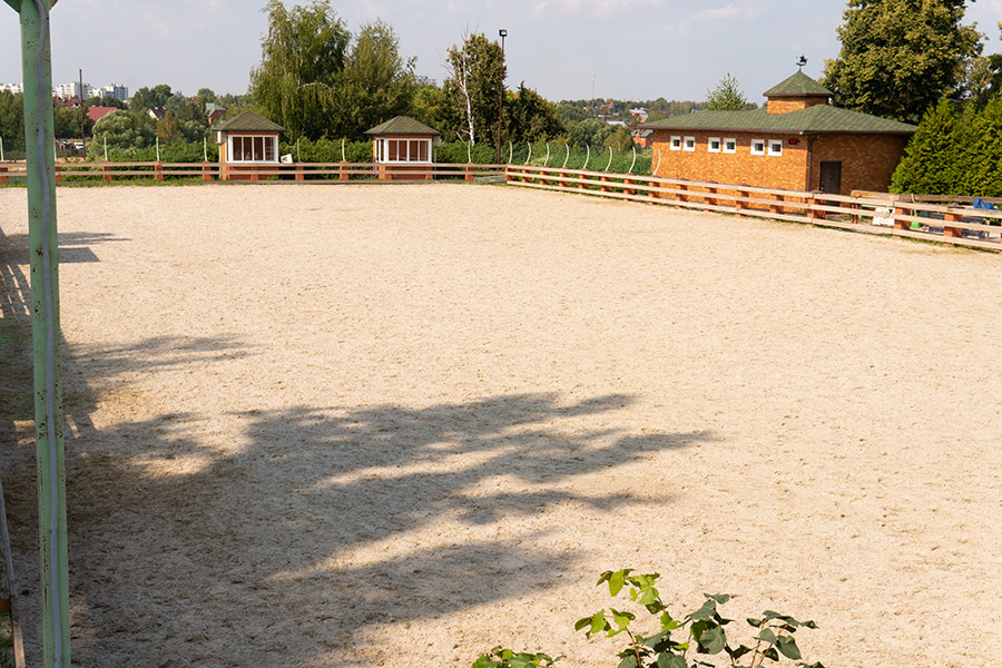 how to install horse arena footing