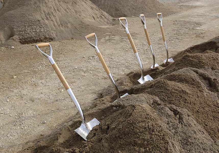 hiring a horse arena contractor